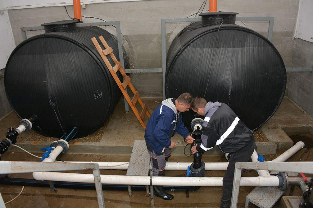 JP "Mladost" :   Cisterna sa pijaćom vodom za stanovnike Sefkerina